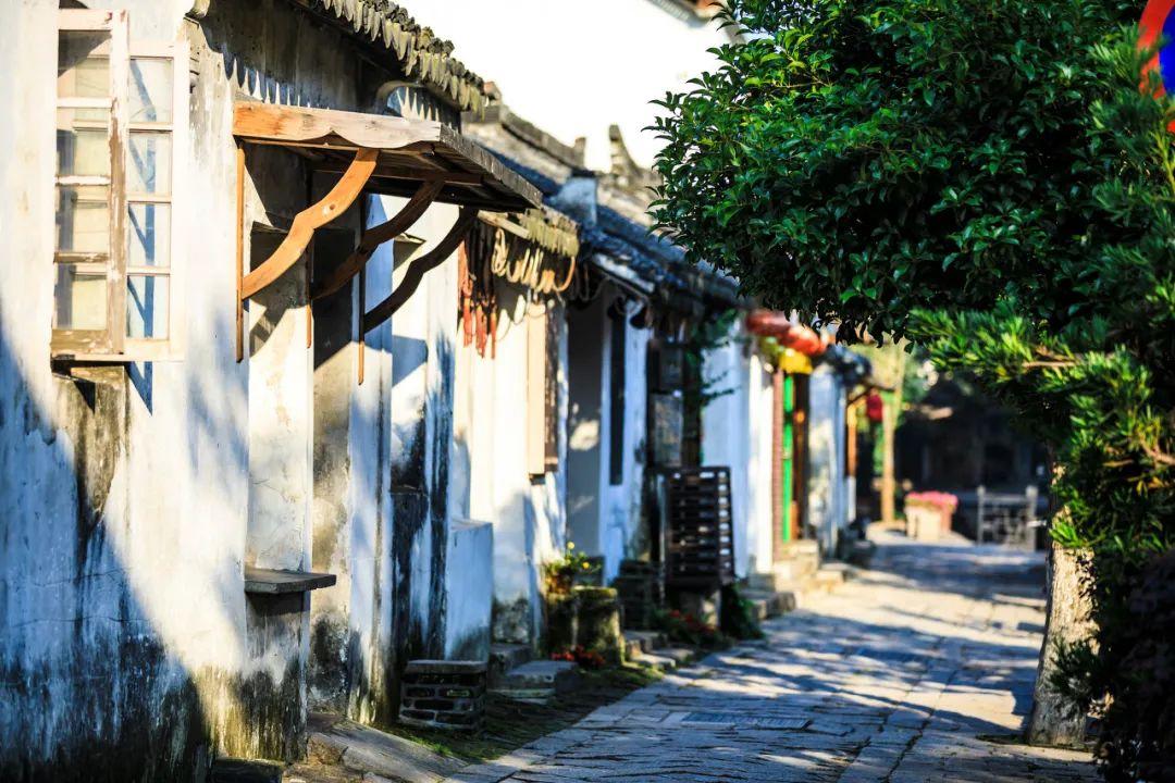 呼和浩特一餐馆发生火灾 ,致4人遇难4人受伤